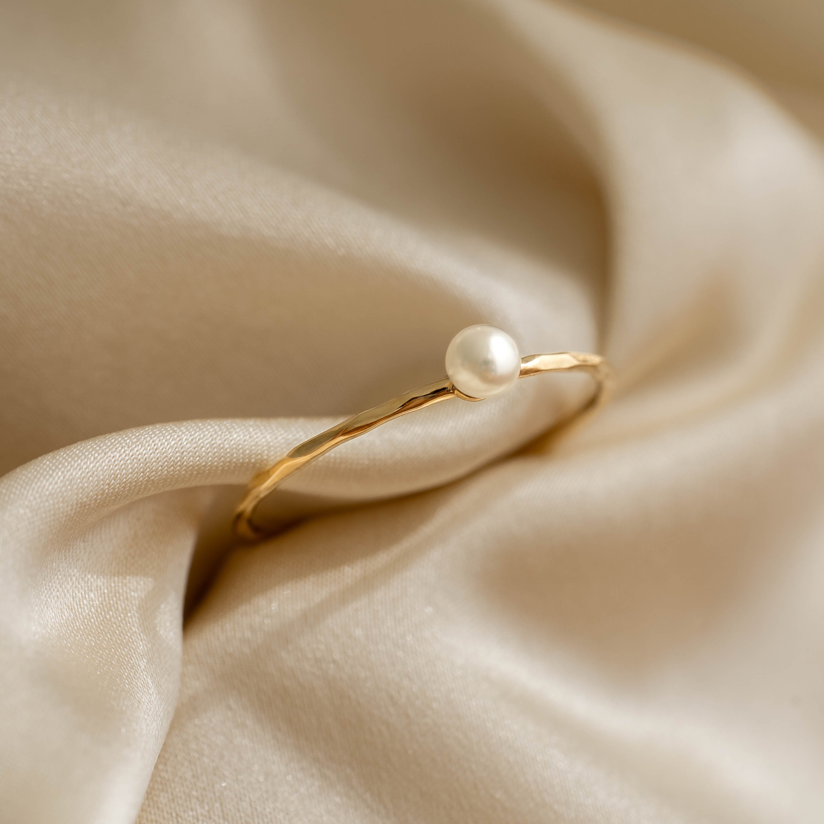 14K Gold Hammered Band Freshwater Pearl Ring - Arden