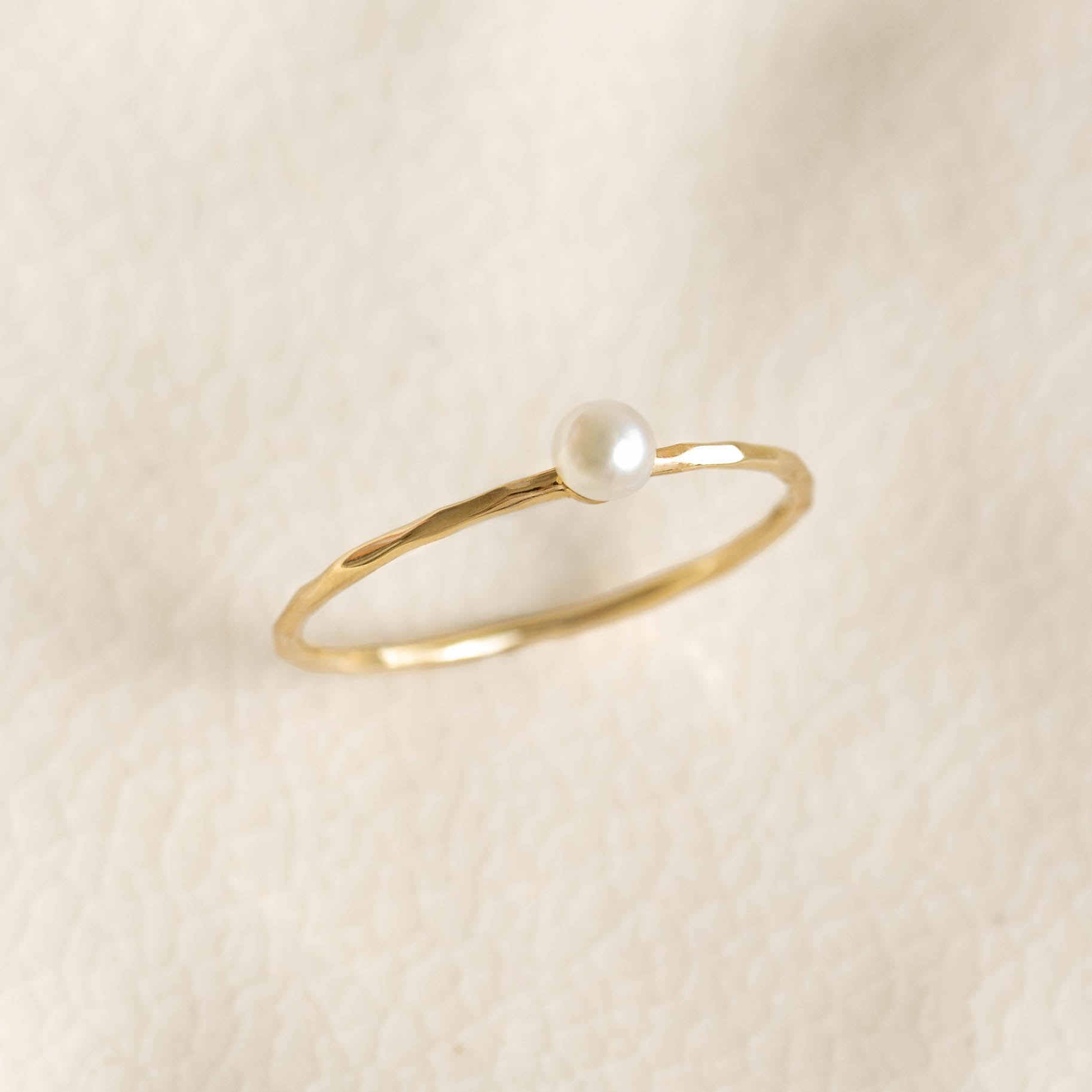 14K Gold Hammered Band Freshwater Pearl Ring - Arden